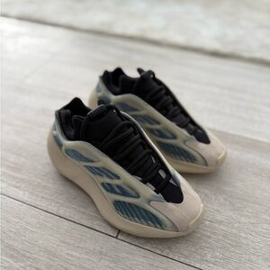 Yeezy 700 V3 Kyanite